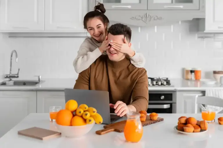 happy couple daily habits