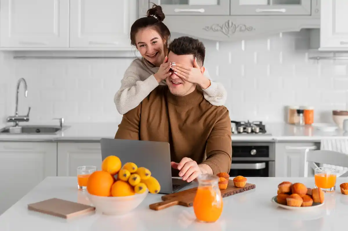 happy couple daily habits