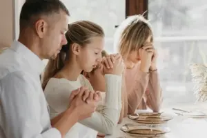 family small argument close bond
