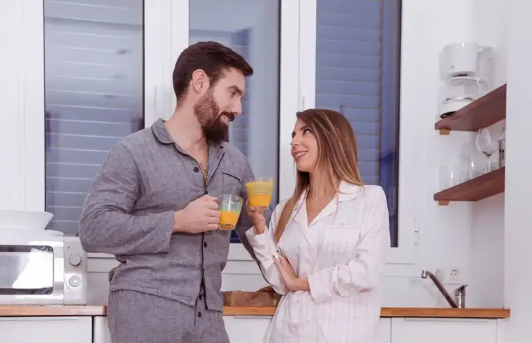 happy couple daily habits
