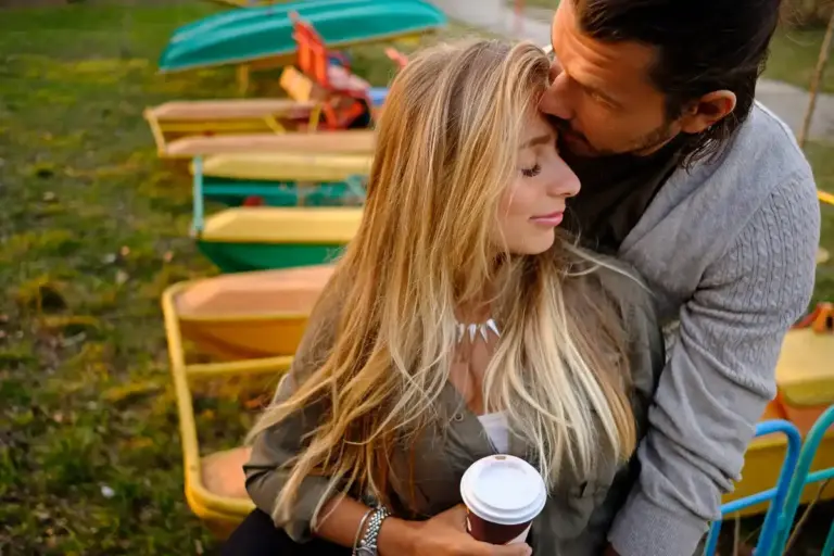 couple relationship spark together Dutch park
