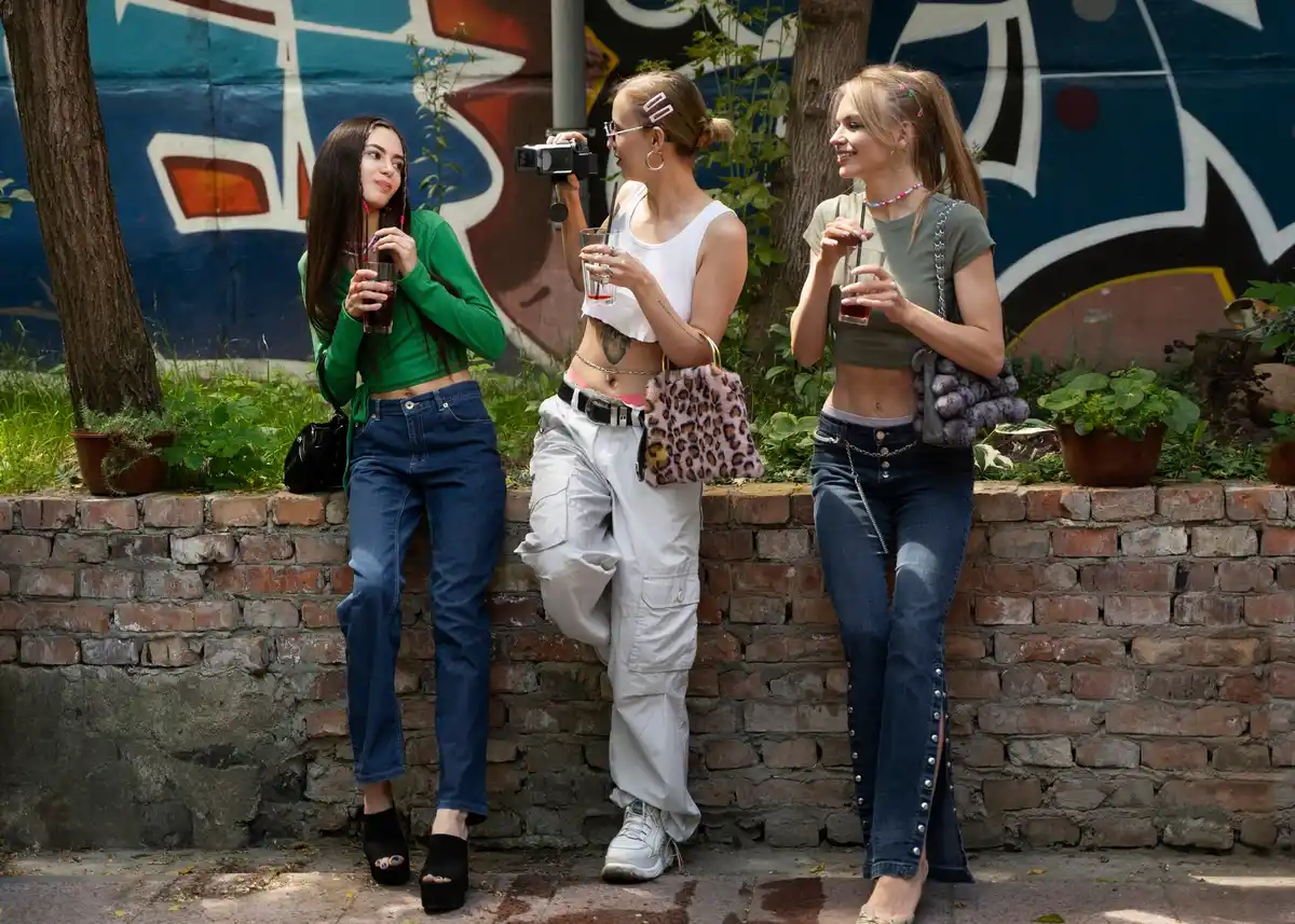 90s fashion trends street style Netherlands