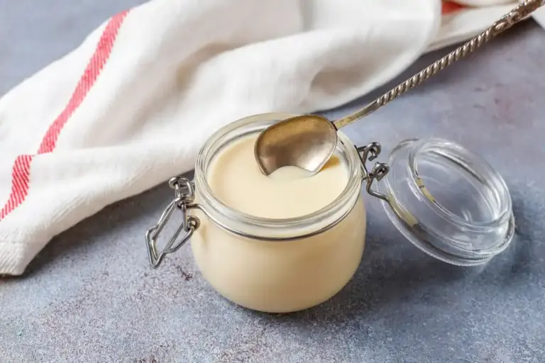 creamy hollandaise sauce close up