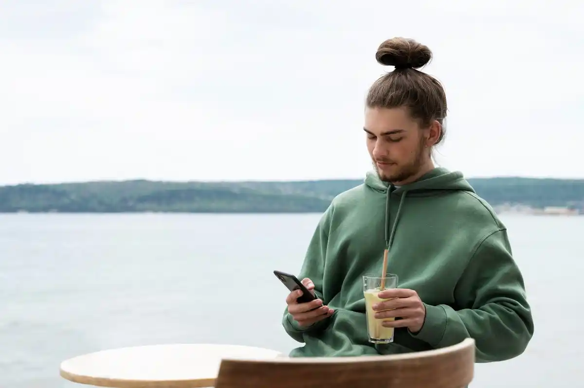 relaxed life technology tips person using smartphone
