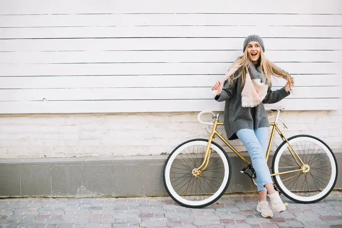 casual fashion layered outfits Netherlands bicycle comfortable style