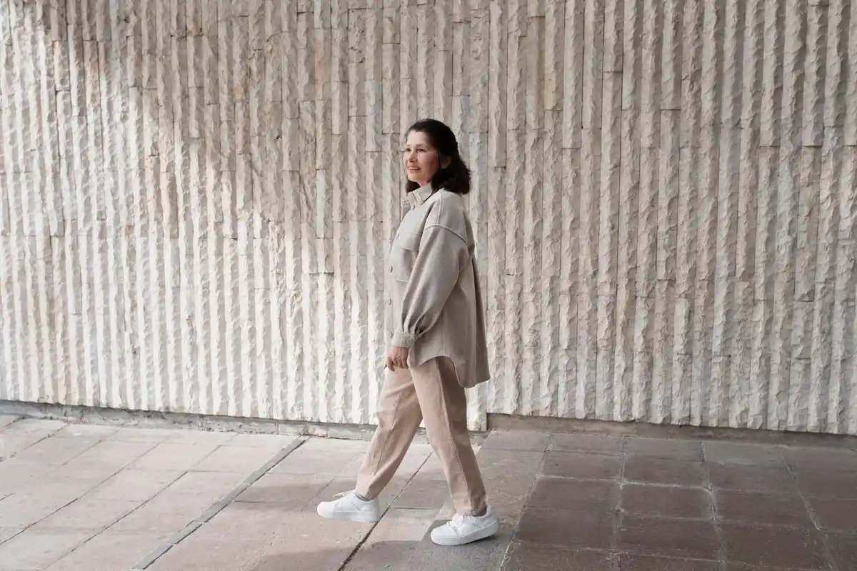 minimalist basic clothing casual style