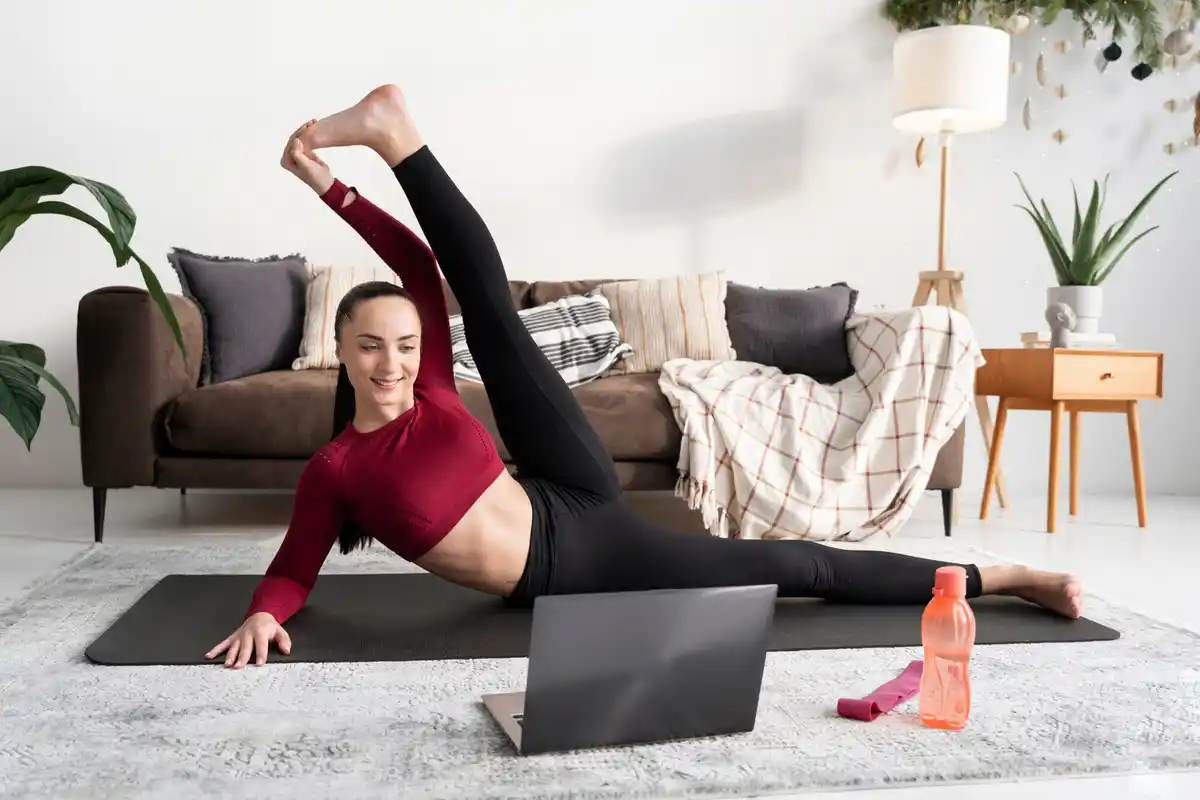 people doing quick home workout
