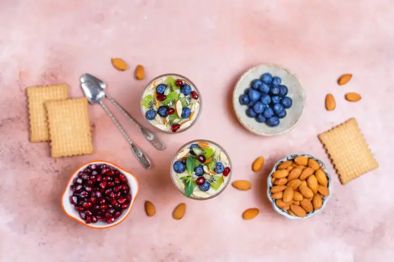 healthy Dutch snacks nuts yogurt hummus avocado edamame dark chocolate