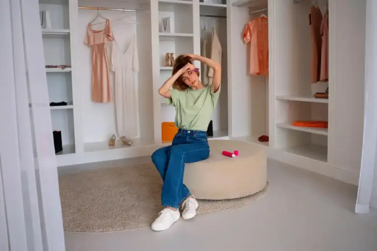 minimalist wardrobe Dutch style