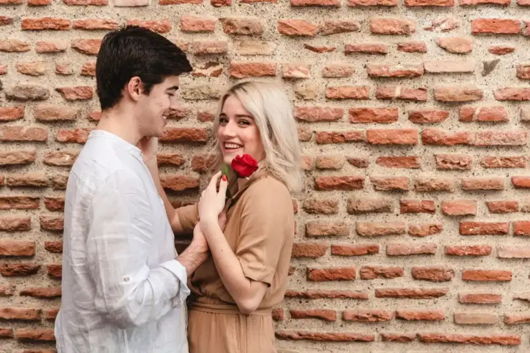 small romantic gestures couple love