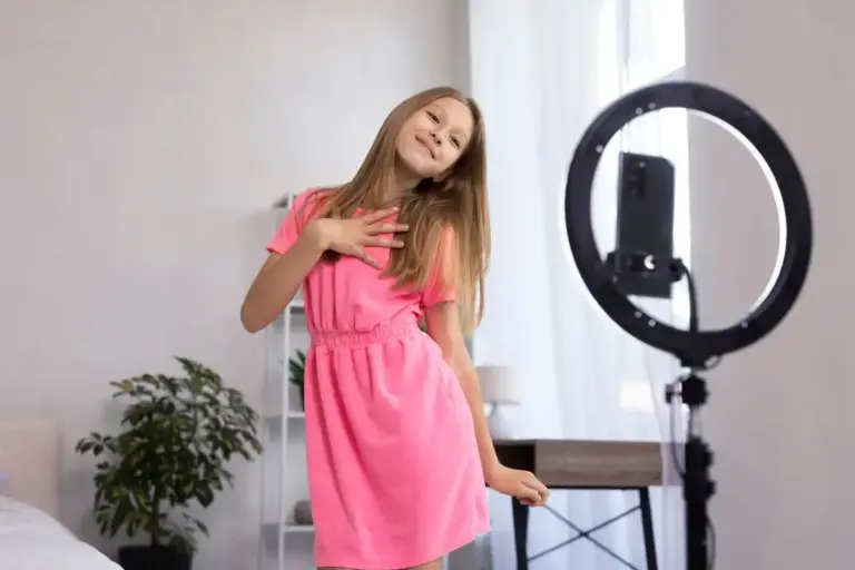 fashion styling influencer tricks casual photoshoot