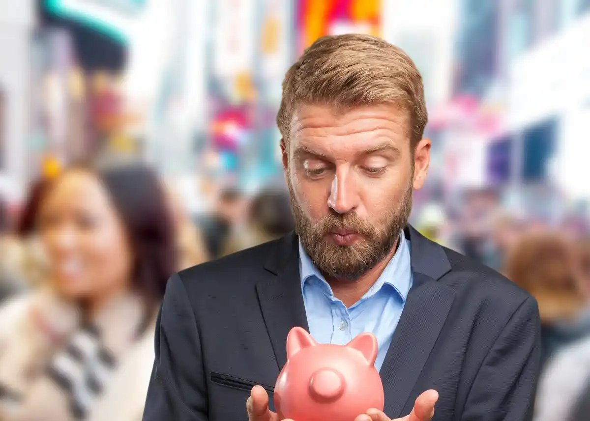 smart people failing with savings money