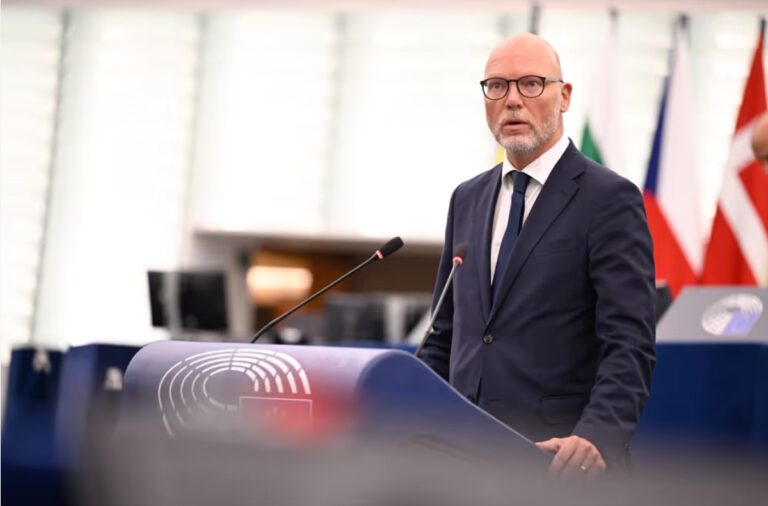 Conflicten van belangen bij Zweedse EU-parlementariër Jörgen Warborn leiden tot protest vanuit middenveldorganisaties