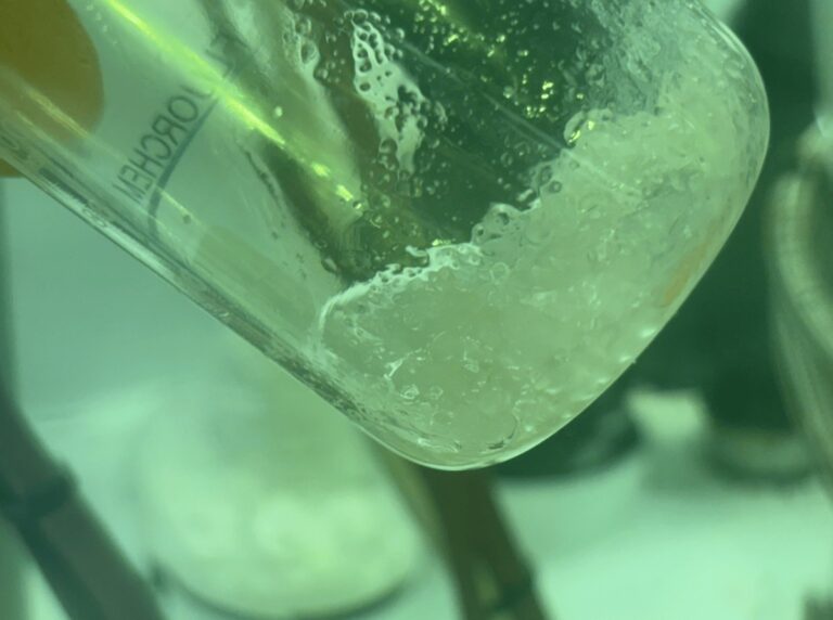 Hoe de invloed van de industrie de strijd tegen giftige forever chemicals ondermijnt